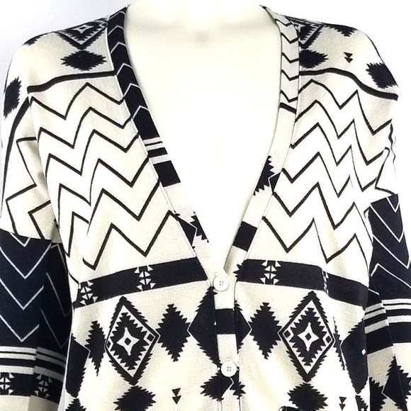 Nollie Aztec Tribal Print Button Down Cardigan Black Cream SMALL - Picture 2 of 7